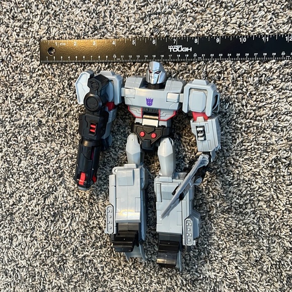 Transformers Megatron action figure, transforms in 11 moves - Picture 3 of 13